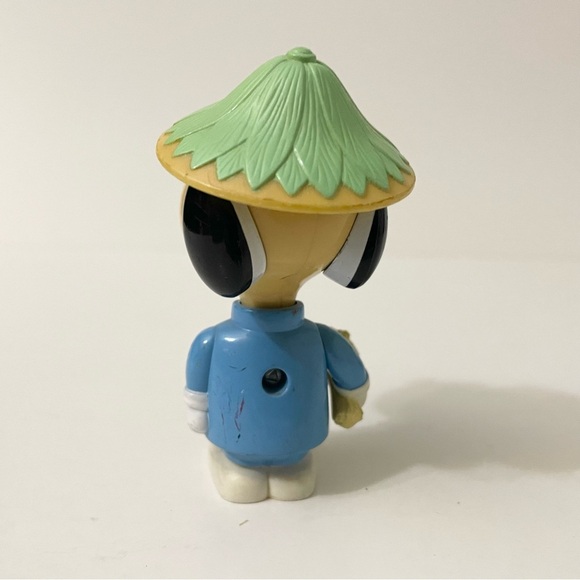 Vintage Snoopy World Tour Taiwan Figure Toy - Picture 4 of 10